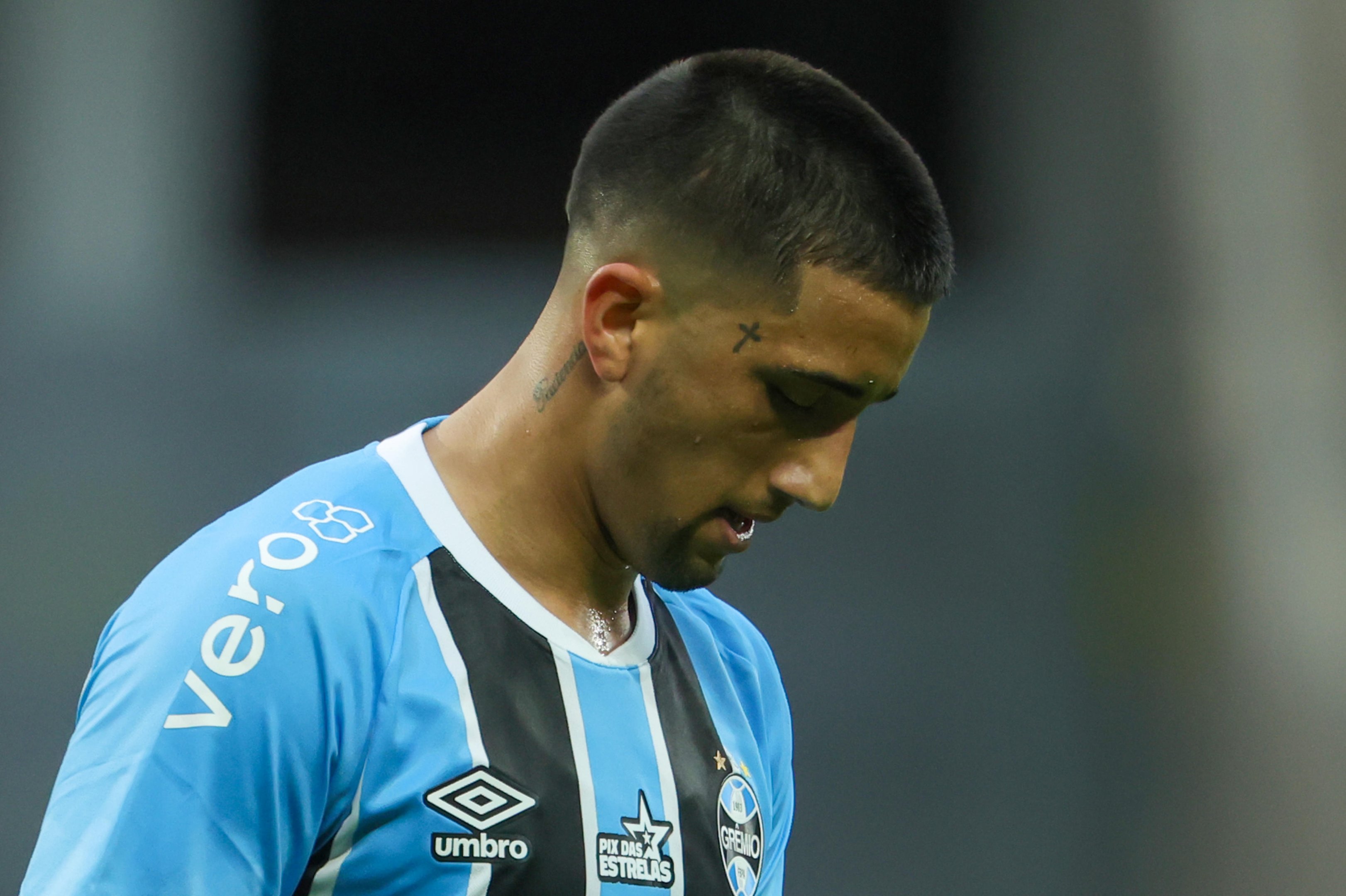 Grêmio encerra negociação por Cristian Olivera e jogador fica no Bahia