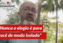 Ele ainda é um narcisista se me elogia com frequência?