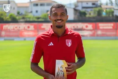 (Foto indexada a pedido de Nikolas Mondadori)Inter está finalizando os últimos detalhes pra anunciar a chegada de Clayton Sampaio, zagueiro de 24 anos que está no AVS, de Portugal. <!-- NICAID(15850595) -->