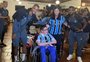 Torcedor com doença rara usa UTI móvel para visitar hotel do Grêmio