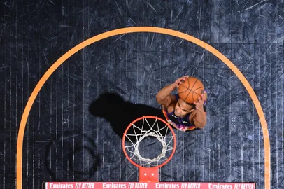 PHOENIX, AZ - APRIL 7: Oso Ighodaro #11 of the Phoenix Suns dunks the ball during the game against the Houston Rockets on April 7, 2026 at PHX Arena in Phoenix, Arizona. NOTE TO USER: User expressly acknowledges and agrees that, by downloading and or using this photograph, user is consenting to the terms and conditions of the Getty Images License Agreement. Mandatory Copyright Notice: Copyright 2026 NBAE   Barry Gossage/NBAE via Getty Images/AFP (Photo by Barry Gossage / NBAE / Getty Images / Getty Images via AFP)<!-- NICAID(16264601) -->