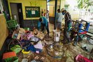 Empresa especializada inicia a limpeza de escolas alagadas em Porto Alegre. A Emei Patinho Feio recebeu o trabalho na manhã desta terça-feira. Foto: César Lopes / PMPA / Divulgação<!-- NICAID(15780358) -->