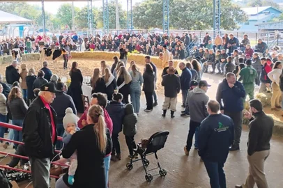 Feira regional abre espaço para produtores rurais e mercado em Chapada<!-- NICAID(16303305) -->