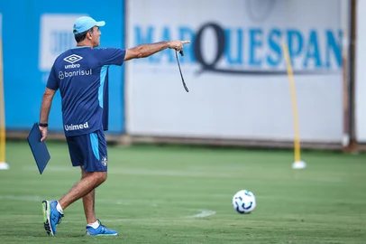 RS - FUTEBOL/ TREINO GREMIO 2025 - ESPORTES - Jogadores do Gremio realizam treino tÃ©cnico durante a manha desta segunda-feira, no CT Luiz Carvalho, na preparaÃ§Ã£o para a partida valida pelo Copa do Brasil 2025. Na foto, Gustavo Quinteros. FOTO: LUCAS UEBEL/GREMIO FBPA<!-- NICAID(15992541) -->