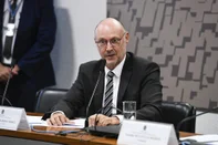 Comissão de Relações Exteriores e Defesa Nacional (CRE) realiza sabatina de indicado para exercer o cargo de diretor-geral da Agência Brasileira de Inteligência (Abin). À mesa, em pronunciamento, indicado para exercer o cargo de diretor-geral da Agência Brasileira de Inteligência (Abin), Luiz Fernando Corrêa. - Foto: Roque de Sá/Agência Senado/DivulgaçãoIndexador: Roque de SáFonte: Agência SenadoFotógrafo: s<!-- NICAID(15432268) -->