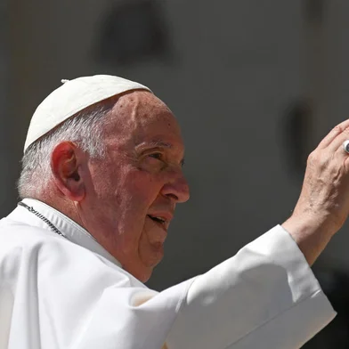 Pope Francis waves as he leaves at the end of the weekly general audience on June 7, 2023 at St. Peter's square as in The Vatican. Pope Francis will undergo an operation for an abdominal hernia on June 7 at a Rome hospital, where he is expected to stay for "several days", the Vatican said. (Photo by Andreas SOLARO / AFP)<!-- NICAID(15452246) -->