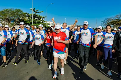 Lula participa de corrida pelos 95 anos do Ministério da Educação <!-- NICAID(16134670) -->