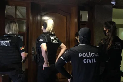 Operação policial ataca organização criminosa envolvida em fraudes licitatórias no RS <!-- NICAID(14773364) -->