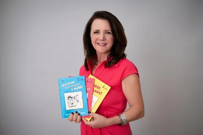 No dia 7 de dezembro a escritora Vivi Costa, junto com os ilustradores Giovana Mazzochi e Douglas Trancoso, fará o lançamento da Coleção Pé-de-Meia, composta por três volumes que encantam pela qualidade do texto, das ilustrações e da forma descontraída como se vincula com o público.<!-- NICAID(15918710) -->