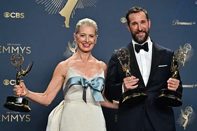 US actress Katherine LaNasa (L) and US actor Noah Wyle pose in the press room with the award for Outstanding Supporting Actress in a Drama Series, Outstanding Lead Actor in a Drama Series, Outstanding Drama Series for "The Pitt" during the 77th Primetime Emmy Awards at the Peacock Theatre at LA Live in Los Angeles on September 14, 2025. (Photo by Frederic J. Brown / AFP) / RESTRICTED TO EDITORIAL USE<!-- NICAID(16124200) -->