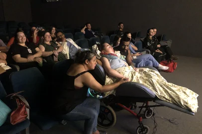 Paciente com AME que vive em hospital, faz segundo passeio da vida e celebra aniversário em cinema<!-- NICAID(16227937) -->