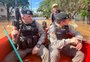 Mudança de foco: policiais militares e civis deixam resgates para atuar na prevenção de crimes em áreas inundadas