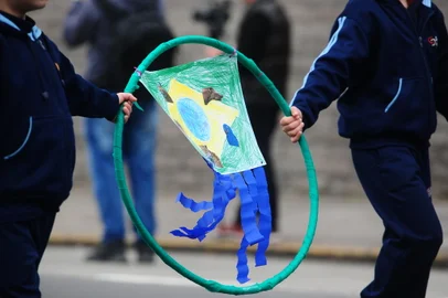 CAXIAS DO SUL, RS, BRASIL, 07/09/2022. Desfile de 7 de setembro em Caxias do Sul, com a participação de 42 entidades, civis e militares. (Bruno Todeschini/Agência RBS)<!-- NICAID(15199313) -->