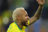 Brazil's forward #10 Neymar (L) and Brazil's defender #13 Dani Alves celebrate after they won the Qatar 2022 World Cup round of 16 football match between Brazil and South Korea at Stadium 974 in Doha on December 5, 2022. (Photo by Odd ANDERSEN / AFP)Editoria: SPOLocal: DohaIndexador: ODD ANDERSENSecao: soccerFonte: AFPFotógrafo: STF<!-- NICAID(15645835) -->