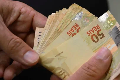 Dívida dos gaúchos supera recorde de R$ 7 mil; valor saltou 30% em um ano<!-- NICAID(16131600) -->