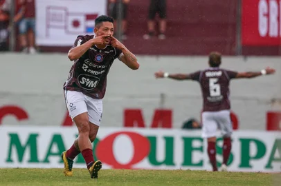 Tomas Bastos, meia do Caxias<!-- NICAID(16206810) -->