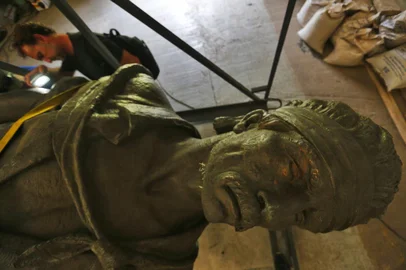 PORTO ALEGRE, RS, BRASIL,  23/11/2021- Revitalização da estátua do Laçador. Falta um mês para a volta do Laçador para o seu sítio. Foto: Lauro Alves  / Agencia RBS<!-- NICAID(14948398) -->