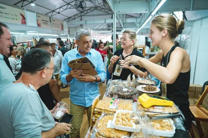 Prefeito Sebastião Melo visita feira da agricultura familiar <!-- NICAID(15911227) -->