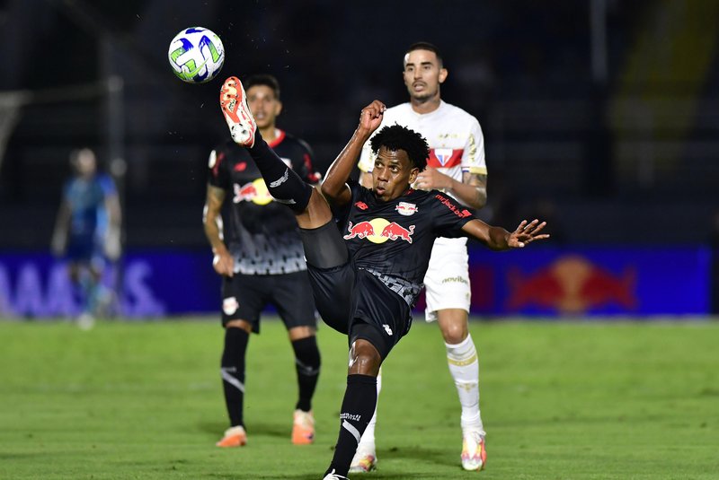 BRAGANCA PAULISTA (SP), 30/11/2023 - ESPORTE/RB BRAGANTINO-FORTALEZA - PARTIDA ENTRE RB BRAGANTINO X FORTALEZA, VALIDO PELA 36A RODADA DO CAMPEONATO BRASILEIRO, REALIZADO NO ESTADIO NABI ABI CHEDID, EM BRAGANCA PAULISTA, INTERIOR DO ESTADO DE SAO PAULO, NSP - CAMPEONATO BRASILEIRO/RB BRAGANTINO x FORTALEZA - ESPORTES - Braganca Paulista (SP), 30/11/2023 - ESPORTE/RB BRAGANTINO-FORTALEZA - Partida entre RB Bragantino x Fortaleza, valido pela 36a rodada do Campeonato Brasileiro, realizado no estadio Nabi Abi Chedid, em Braganca Paulista, interior do estado de Sao Paulo, na noite desta quinta-feira, 30. 30/11/2023 - Foto: EDUARDO CARMIM/AGÊNCIA O DIA/AGÊNCIA O DIA/ESTADÃO CONTEÚDOEditoria: ESPORTESLocal: BRAGANÇA PAULISTAIndexador: EDUARDO CARMIMSecao: SOCCER,FUTEBOL,FOOTBALLFonte: Agência O DiaFotógrafo: AGÊNCIA O DIA<!-- NICAID(15613878) -->