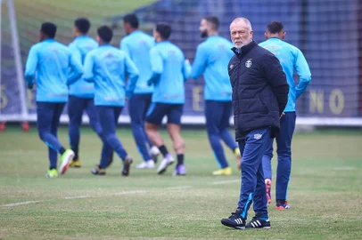 mano menezes