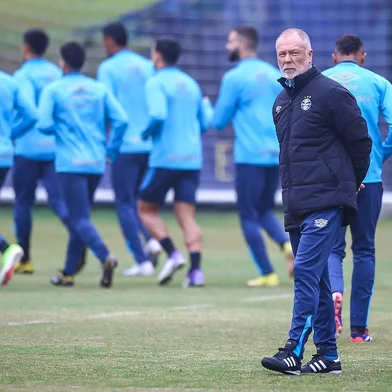 mano menezes