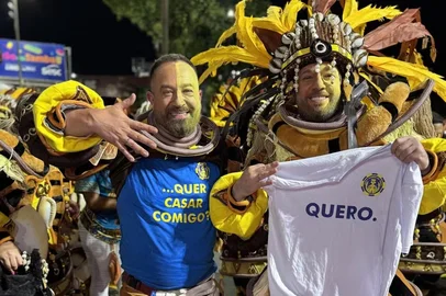 Passo-fundense pede namorado em casamento no desfile do Rio de Janeiro<!-- NICAID(15989273) -->
