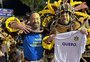 Passo-fundense pede namorado em casamento durante desfile de carnaval no RJ: “A gente só quer existir e amar”