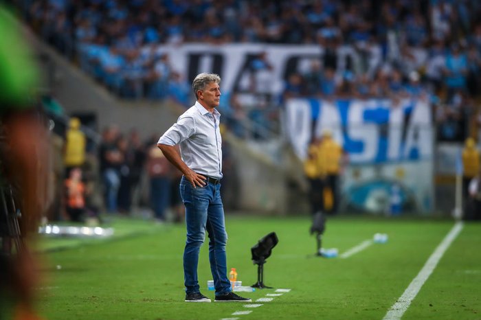 Após classificação, Renato defende jogador do Grêmio e critica cornetinhas da imprensa