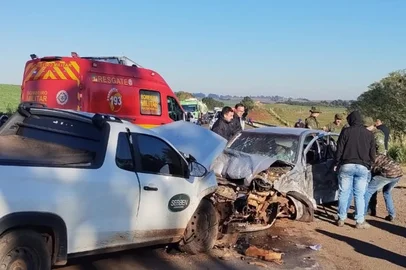 Corpo de Bombeiros / Divulgação Mulher morre e três ficam feridos em acidente na BR-285, entre Carazinho e Passo Fundo<!-- NICAID(16290023) -->