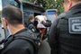 PORTO ALEGRE, RS, BRASIL - 08/12/2023 - Sete presos apontados como responsáveis pelo comando ou execução de homicídios na Grande Porto Alegre foram transferidos dentro do sistema prisional gaúcho na manhã desta sexta-feira (7). A Operação Exilium, coordenada pela Secretaria da Segurança Pública (SSP) do Estado, tem como objetivo combater os assassinatos vinculados ao crime organizado. FOTO: RONALDO BERNARDI, AGÊNCIA RBS<!-- NICAID(15620310) -->