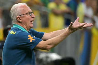 Brazil's head coach Dorival Junior gestures during the 2026 FIFA World Cup South American qualifiers football match between Brazil and Peru at the Mane Garrincha stadium in Brasilia on October 15, 2024. (Photo by NELSON ALMEIDA / AFP)Editoria: SPOLocal: BrasíliaIndexador: NELSON ALMEIDASecao: soccerFonte: AFPFotógrafo: STF<!-- NICAID(15891487) -->