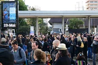 Com a recusa da proposta de reajuste salarial na última sexta-feira (16), os servidores de Caxias do Sul entraram em estado de greve e uma nova paralisação ocorre nesta segunda-feira (19).Servidores optaram por rejeitar nova proposta da prefeitura. Silvana Pirolli, presidente do sindicato, em assembleia dos servidores.<!-- NICAID(16040767) -->