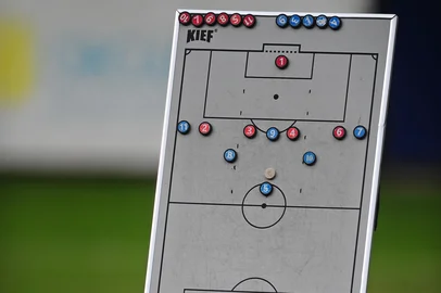 CAXIAS DO SUL, RS, BRASIL, 24/04/2025. Primeiro treino do novo técnico do Caxias, Júnior Rocha,  no CT Baixada Rubra Vanderlei Bersaghi. A SER Caxias está disputando a série C do Campeonato Brasileiro 2025. (Porthus Junior/Agência RBS)Indexador: BTK                             <!-- NICAID(16023720) -->