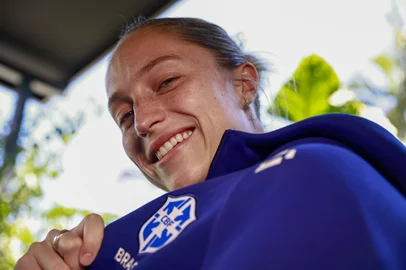 Porto Alegre, RS, Brasil – A jogadora Isa Haas, única gaúcha convocada para a Seleção Brasileira, durante entrevista no Hotel Intercity Aeroporto. A atleta integra o grupo que enfrentará a Argentina no Estádio Beira Rio, em Porto Alegre.Indexador: jeff botega<!-- NICAID(16382176) -->
