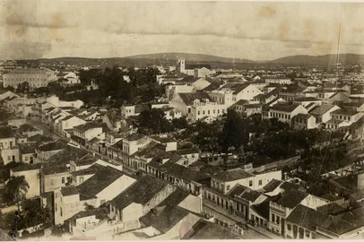 Rua Riachuelo por volta de 1900<!-- NICAID(16029322) -->