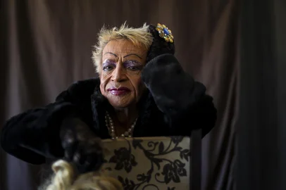PORTO ALEGRE, RS, BRASIL, 24-06-2025: Como personagens LGBTQIA+ na mídia impactam membros da comunidade. Joao Castanha, tem 50 anos de carreira artistica e é performer na cena Drag na capital. Foto: Camila Hermes/Agencia RBS<!-- NICAID(16067336) -->
