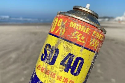 Lixo "global" encontrado na areia da praia em Torres.<!-- NICAID(15819700) -->