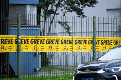 Greve na faculdade de farmácia da UFRGS<!-- NICAID(15728177) -->