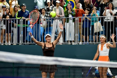 Luisa Stefani, Timea Babos, tênis