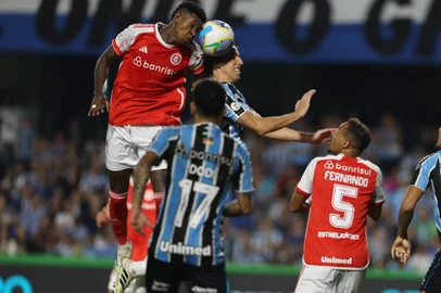 Clássico GreNal 442 no estádio Couto Pereira, em Curitiba, pelo Brasileirão Série A 2024 - Foto: Jefferson Botega/Agência RBS<!-- NICAID(15795676) -->