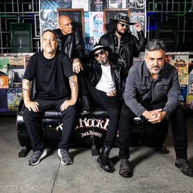 "É hora de retomar a relação com o Rio Grande do Sul": Detonautas promete show alto astral e repleto de clássicos em Caxias. A banda sobe ao palco após 10 anos na cidade no dia 16 de maio, às 21h, na All Need Master Hall. Também tem agito marcado neste mês em Novo Hamburgo e Passo Fundo.<!-- NICAID(16030907) -->
