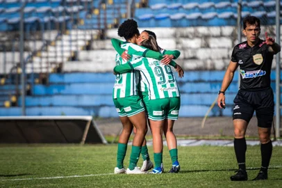 Leonardo Bidese / Juventude/Divulgação Gurias Jaconeras na semifinal do Gauchão Feminino 2025 contra o Inter.<!-- NICAID(16162760) -->