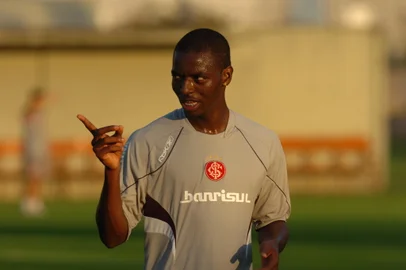 *** Valdir Friolin - Treino do Inter 1 ***Treino do Inter após a classificação para as semifinais da Copa Libertadores da América 2006 com vitória por 2 a 0 sobre a LDU no estádio Beira Rio. Rentería, autor de um dos gols da vitória.<!-- NICAID(1821255) -->