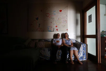 Porto Alegre, RS, Brasil - Clínica Via Vida, Pousada Solidariedade, sofre com a falta de luz.Na foto seu Valcir Araujo e dona Ivoneti Araujo.<!-- NICAID(15656026) -->