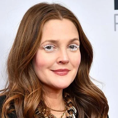 Drew Barrymore, 46 anos, é uma atriz norte-americana.<!-- NICAID(15001455) -->