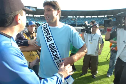 *** Emerson S. - Grêmio x Vasco ***Campeonato Brasileiro,no estádio Olímpico,Gremio x Vasco/ex jogador Renato Portalupi recebe faixa<!-- NICAID(1792986) -->