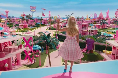 Cenário rosa do filme "Barbie" (2023). Os cenários ficam nos estúdios Warner Bros.,em Los Angeles, nos Estados Unidos<!-- NICAID(15447670) -->