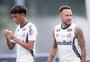 Neymar se desentende com filho de Robinho, acerta rasteira e causa climão no Santos