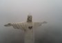 Cerração não afasta turistas na retomada das visitas ao Cristo Protetor