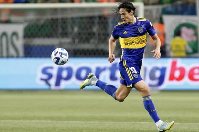 Boca Juniors' Uruguayan forward Edinson Cavani controls the ball during the Copa Libertadores semifinals second leg football match between Brazil's Palmeiras and Argentina's Boca Juniors, at the Allianz Parque stadium in Sao Paulo, Brazil, on October 5, 2023. (Photo by Miguel Schincariol / AFP)Editoria: SPOLocal: Sao PauloIndexador: MIGUEL SCHINCARIOLSecao: soccerFonte: AFPFotógrafo: STR<!-- NICAID(15617657) -->
